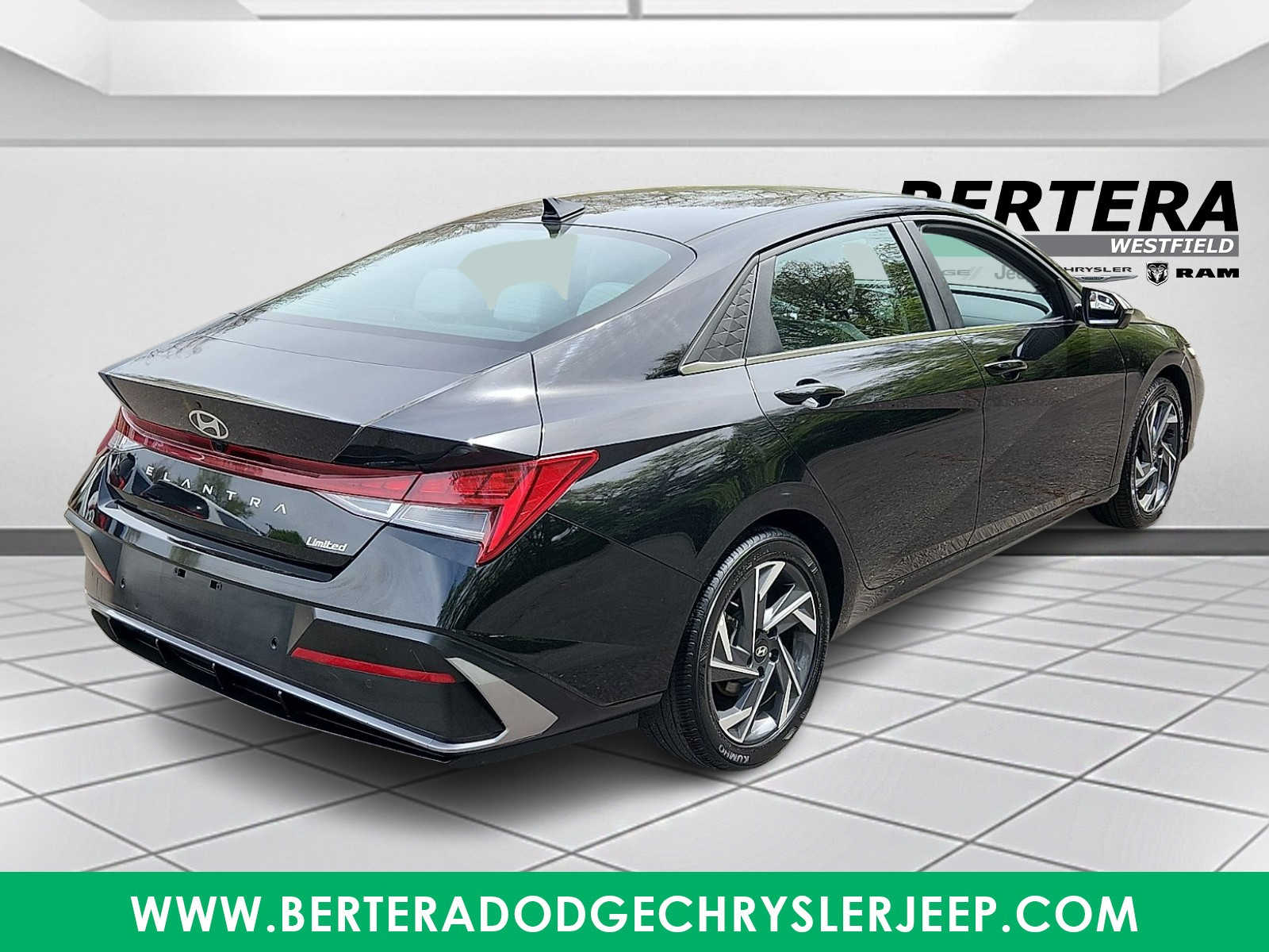 2024 Hyundai Elantra Limited - Photo 6