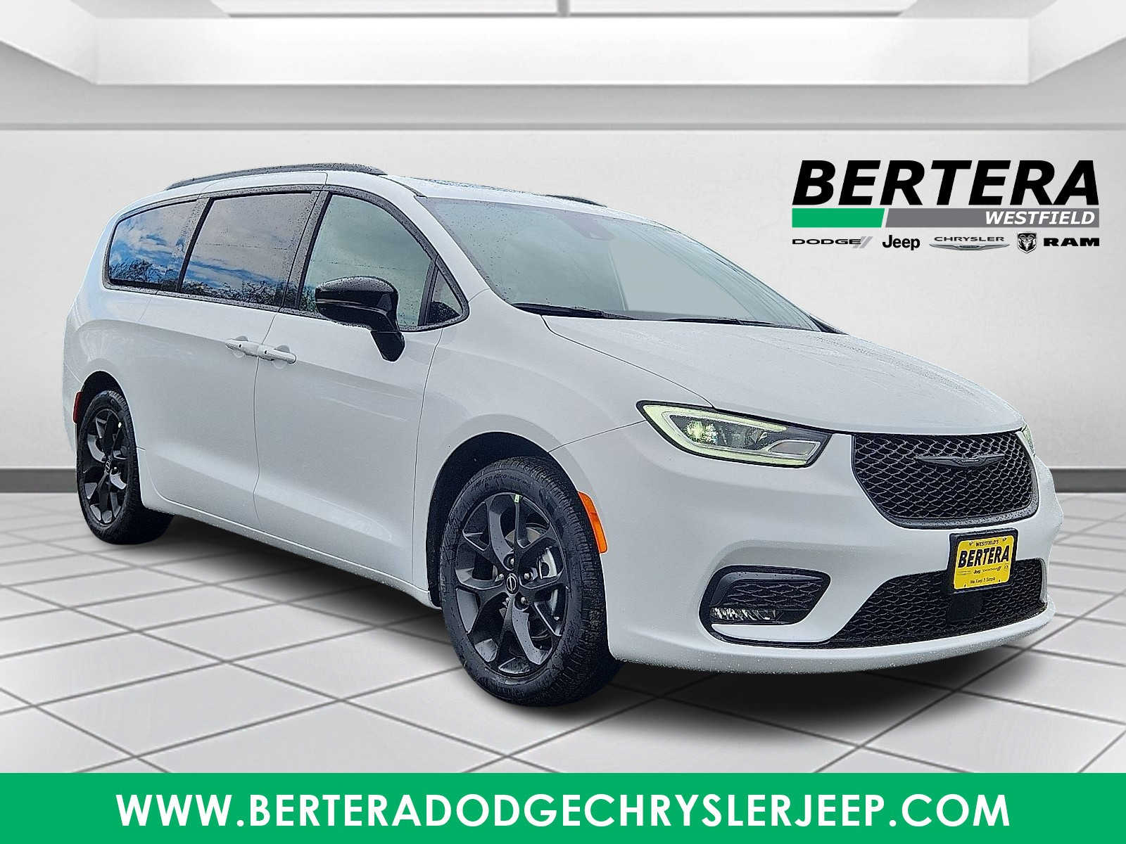 2026 Chrysler Pacifica Select's photo