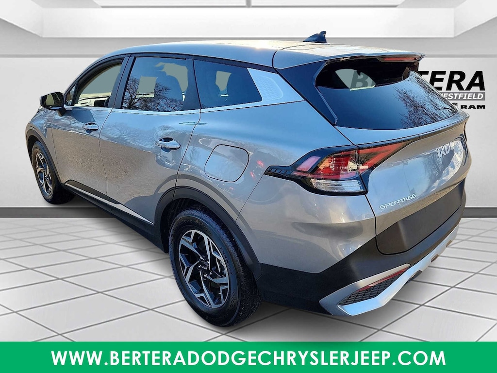 Used 2024 Kia Sportage LX SUV