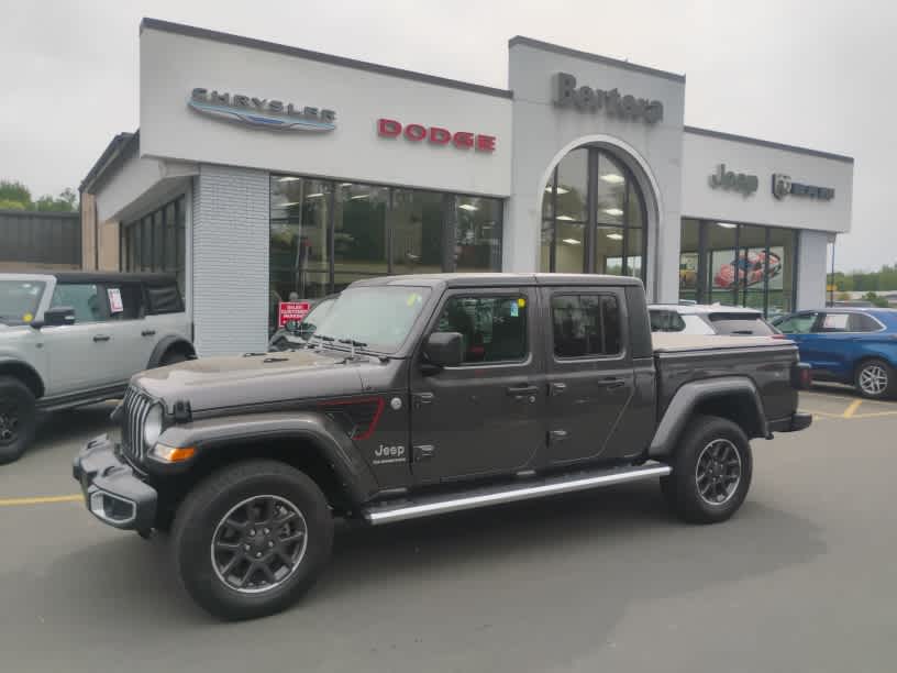 2022 Jeep Gladiator Overland's photo