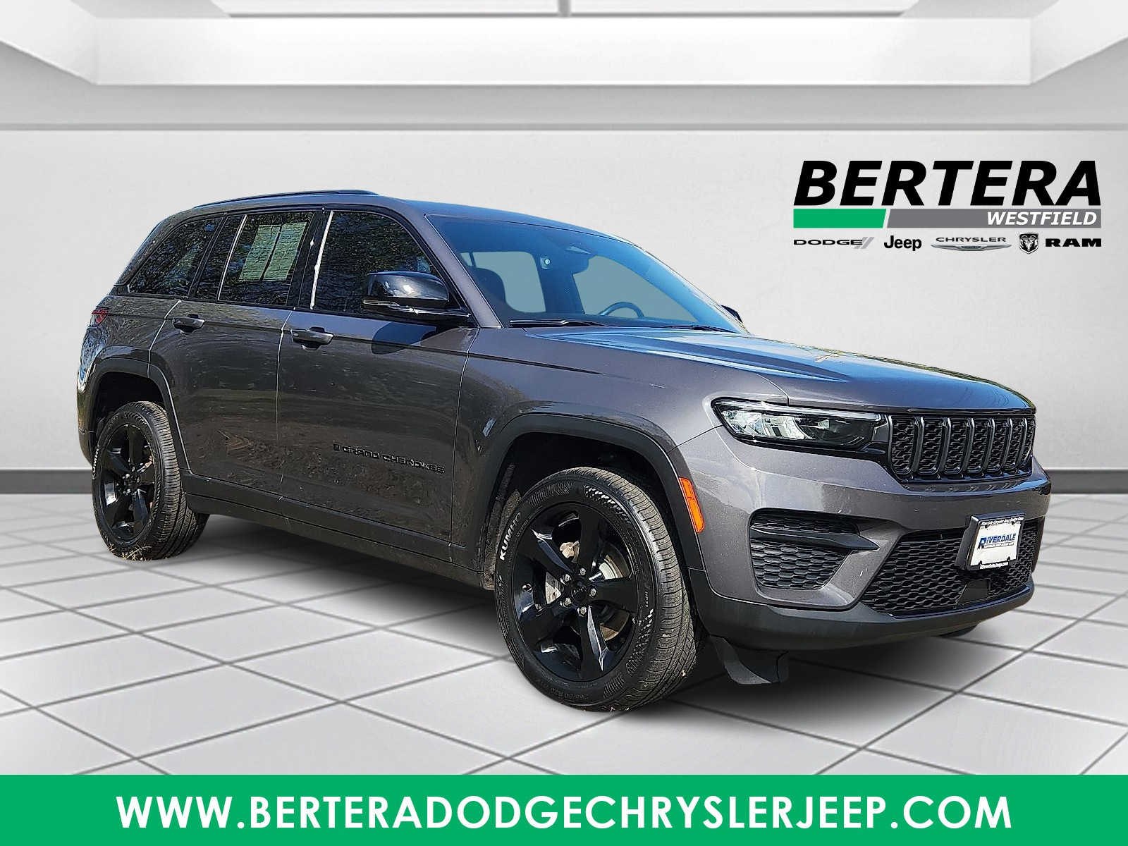 2022 Jeep Grand Cherokee Altitude's photo