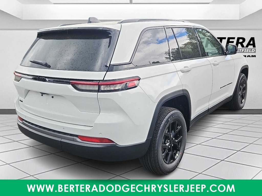 New 2026 Jeep Grand Cherokee LAREDO ALTITUDE 4X4 Sport Utility