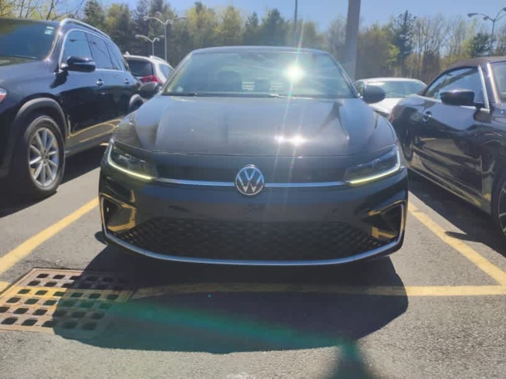 Used 2025 Volkswagen Jetta SE Sedan