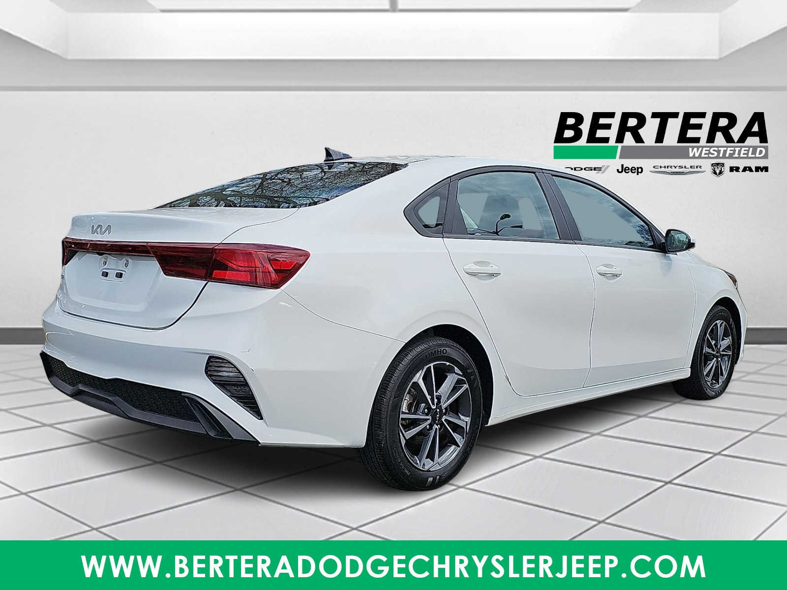 2024 Kia Forte LXS - Photo 6