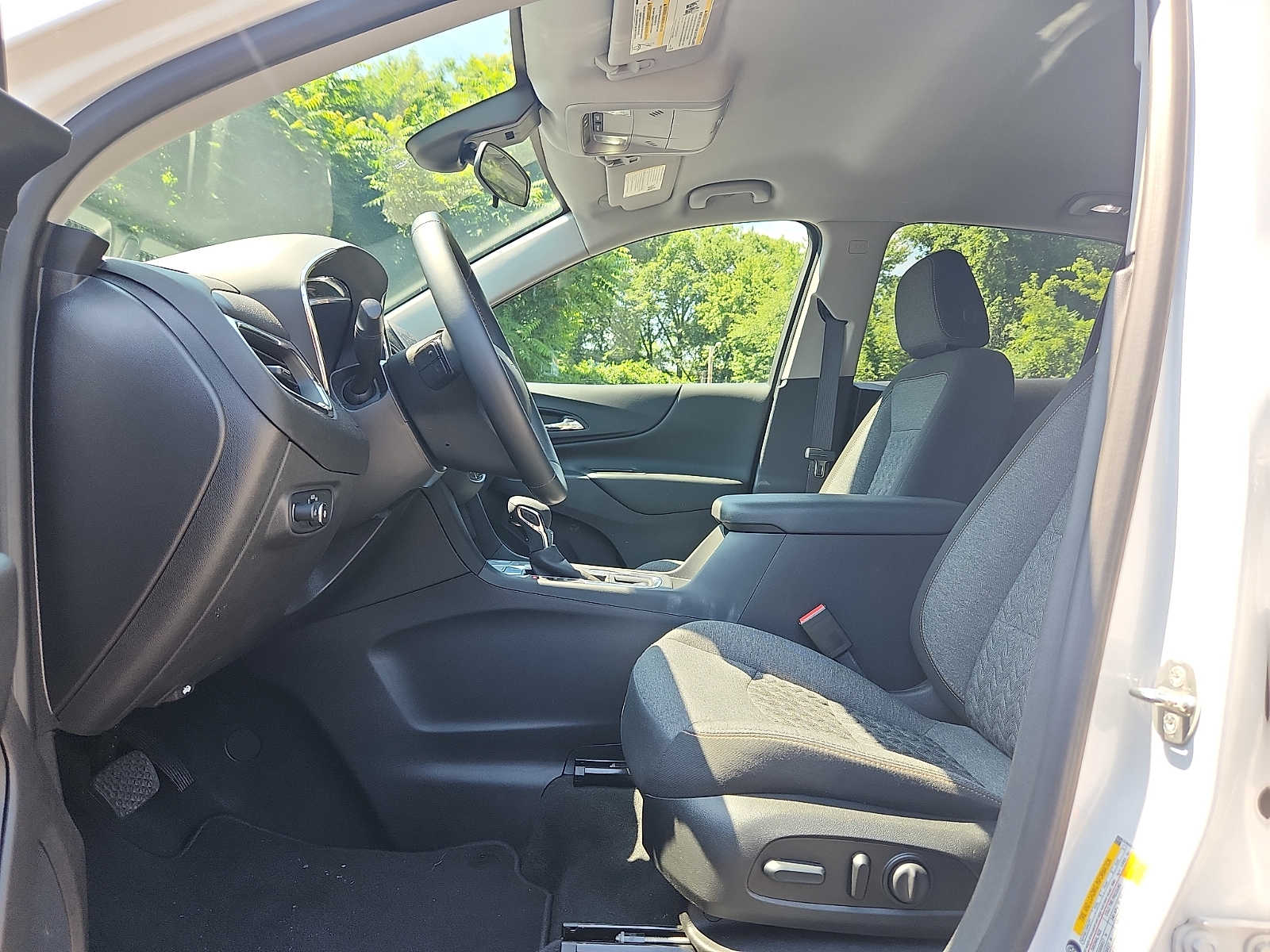 2024 Chevrolet Equinox LT - Photo 13