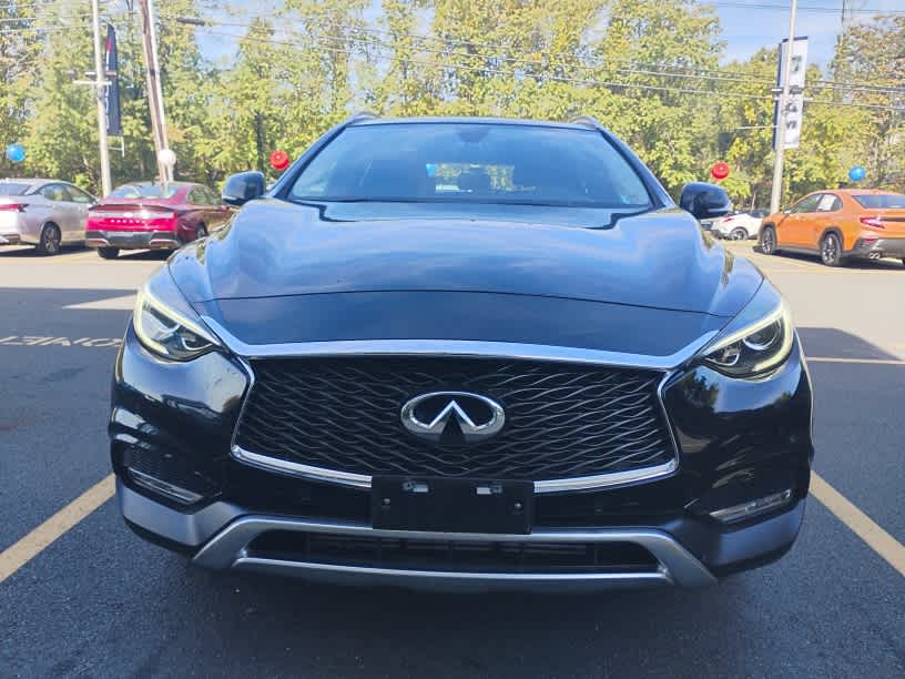 2017 Infiniti QX30 Premium photo 2