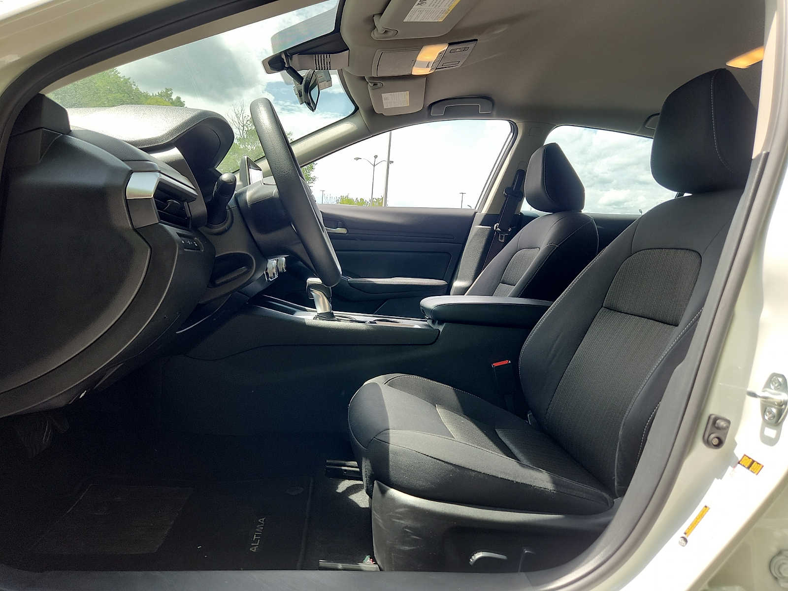 2025 Nissan Altima SV - Photo 13