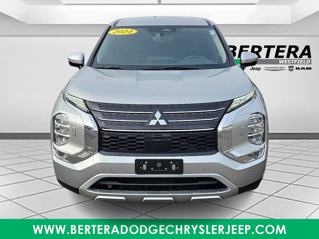 Used 2024 Mitsubishi Outlander Plug-In Hybrid SE SUV