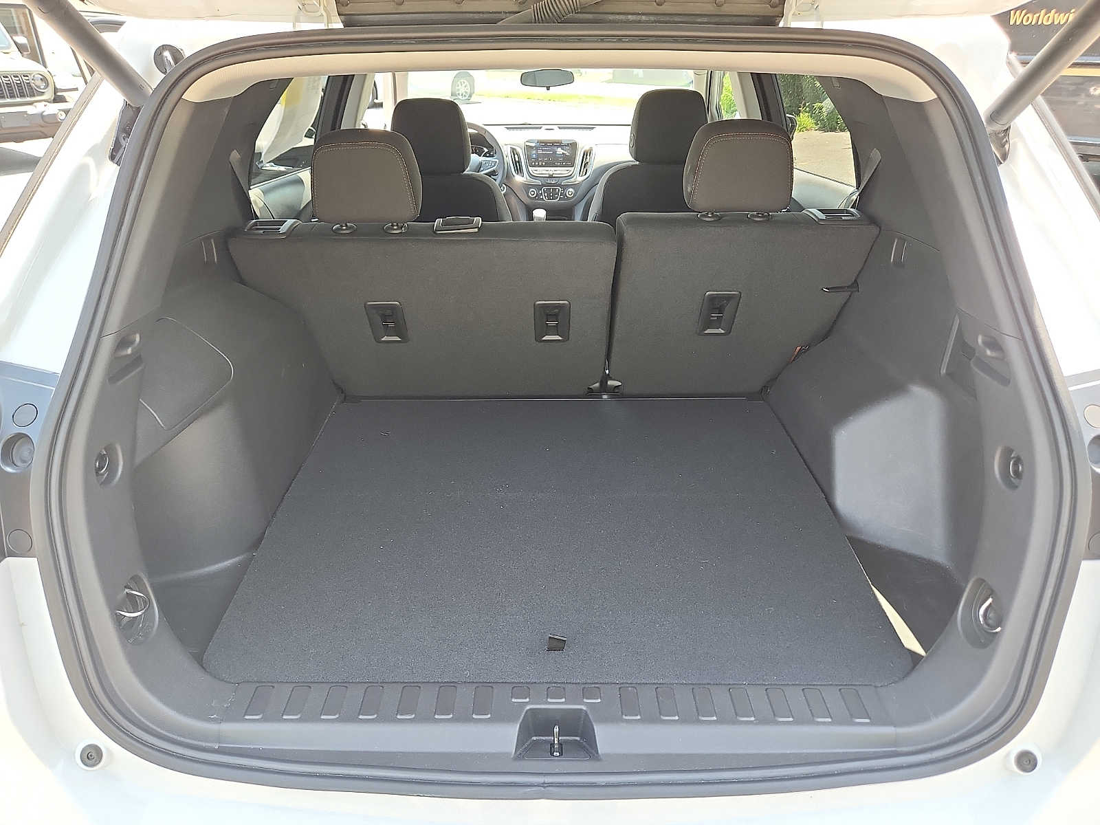 2024 Chevrolet Equinox LT - Photo 27