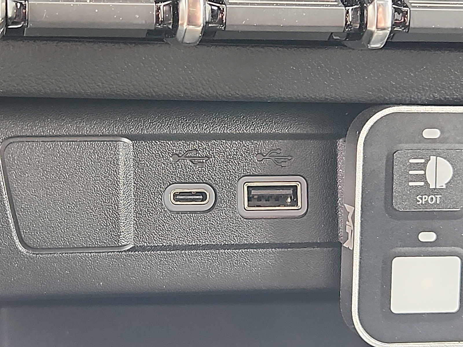 2025 Chevrolet Colorado ZR2 - Photo 24