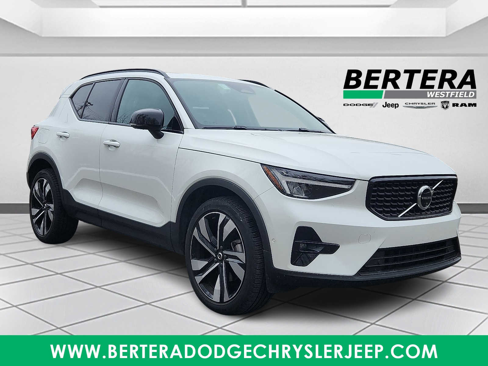 2025 Volvo XC40 Plus's photo