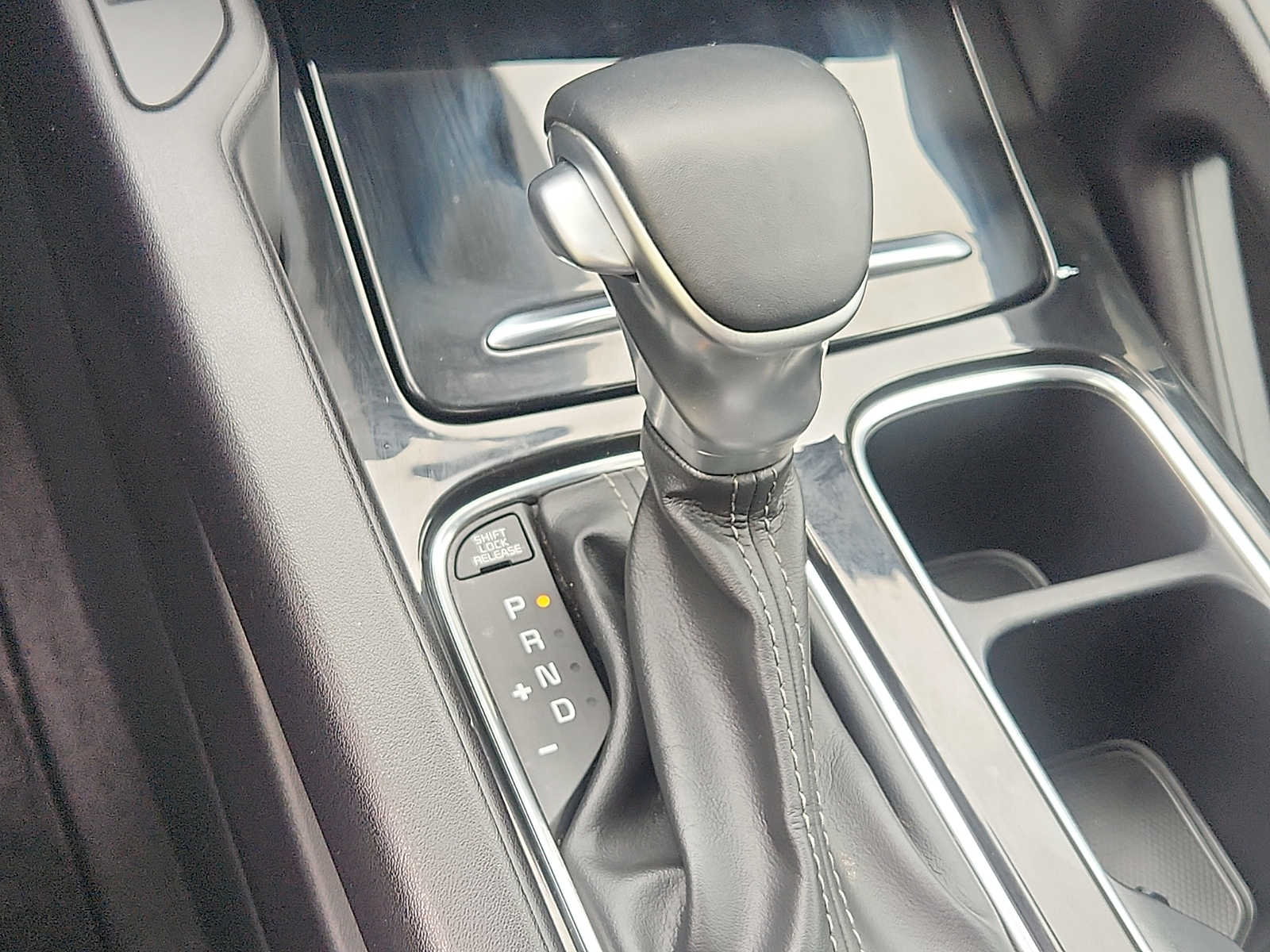 2025 Kia Telluride S - Photo 15