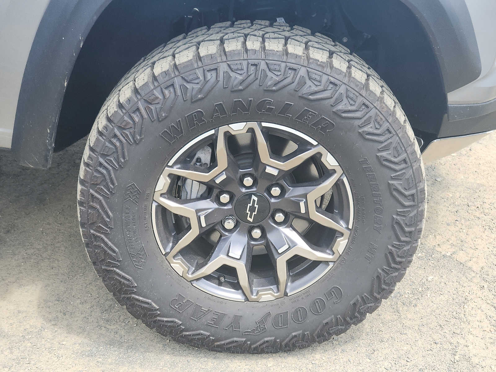 2025 Chevrolet Colorado ZR2 - Photo 8
