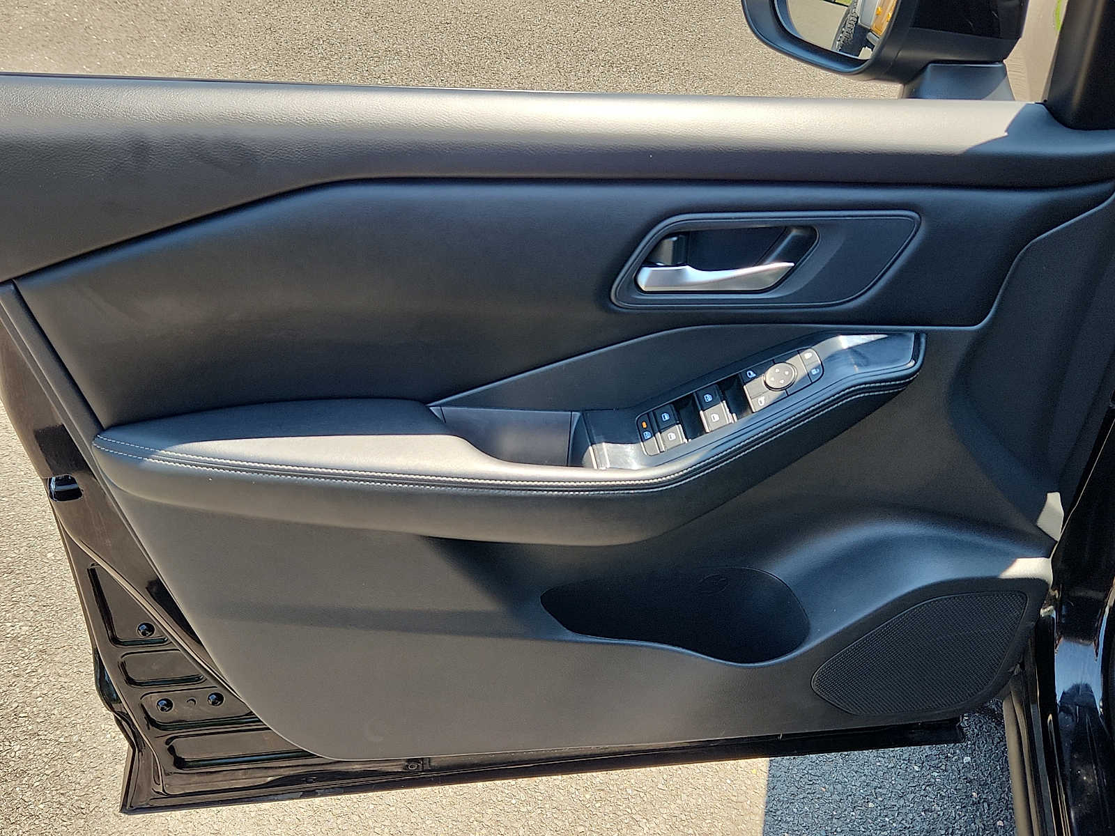 2025 Nissan Rogue SV - Photo 12
