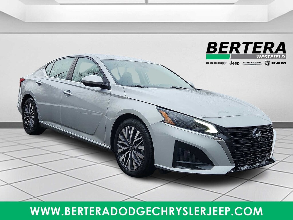 Used 2023 Nissan Altima 2.5 SV Sedan