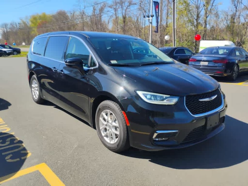 Used 2024 Chrysler Pacifica Touring L Van Passenger Van