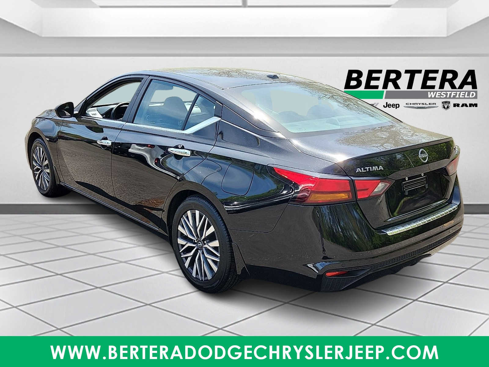 2023 Nissan Altima SV - Photo 4