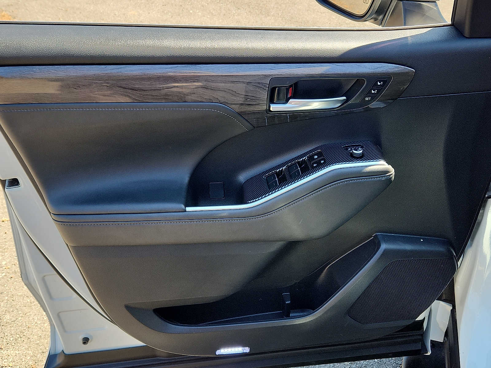 2023 Toyota Highlander Limited - Photo 12