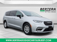 2026 Chrysler Pacifica SELECT Passenger Van