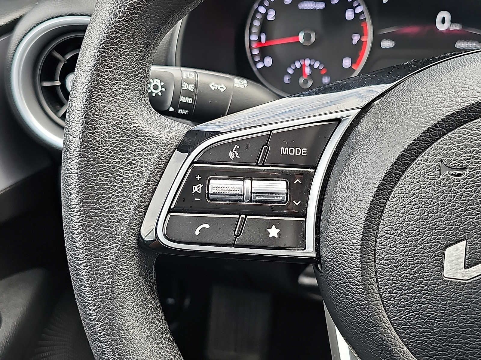 2024 Kia Forte LXS - Photo 20