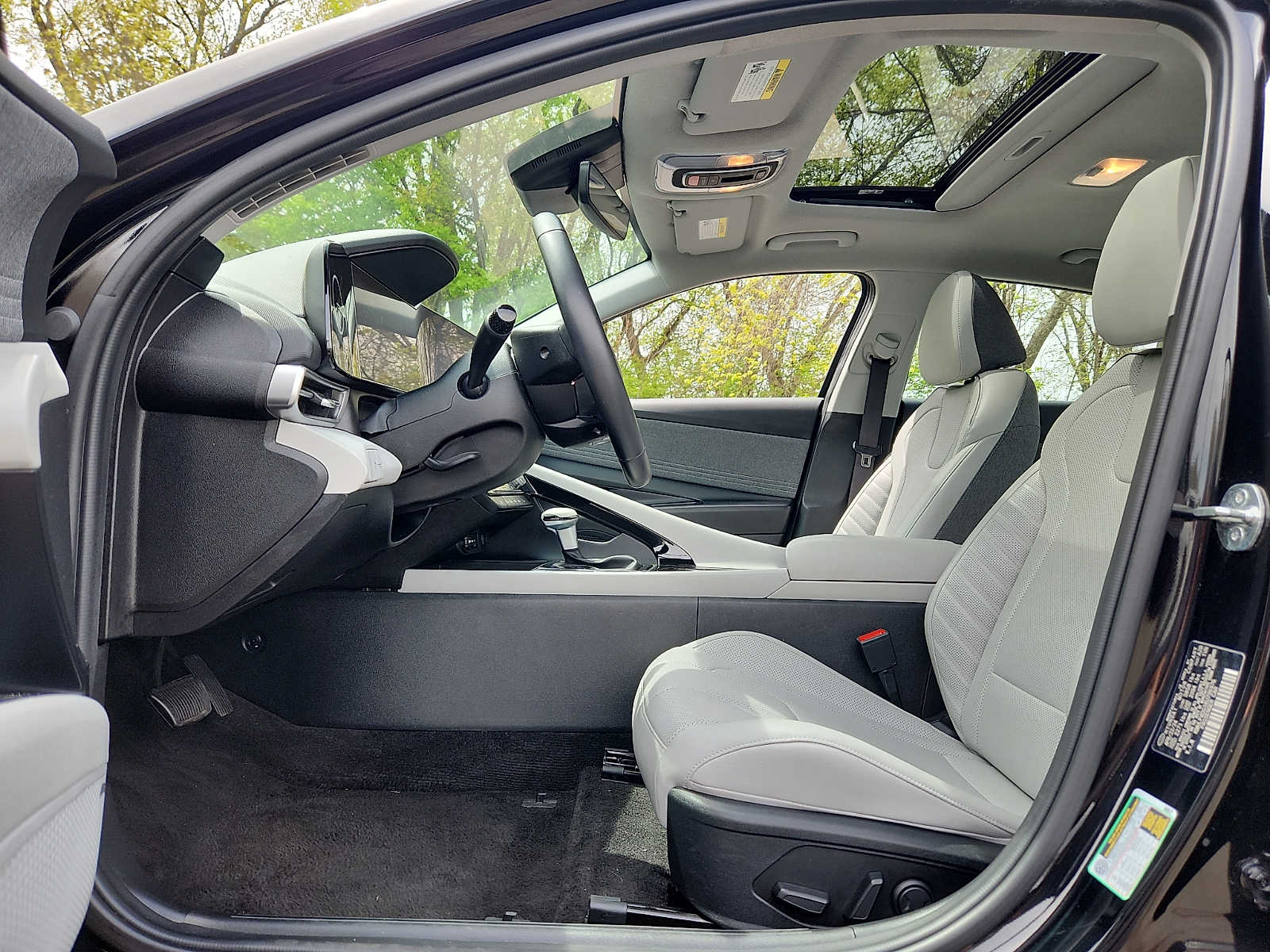 2024 Hyundai Elantra Limited - Photo 13