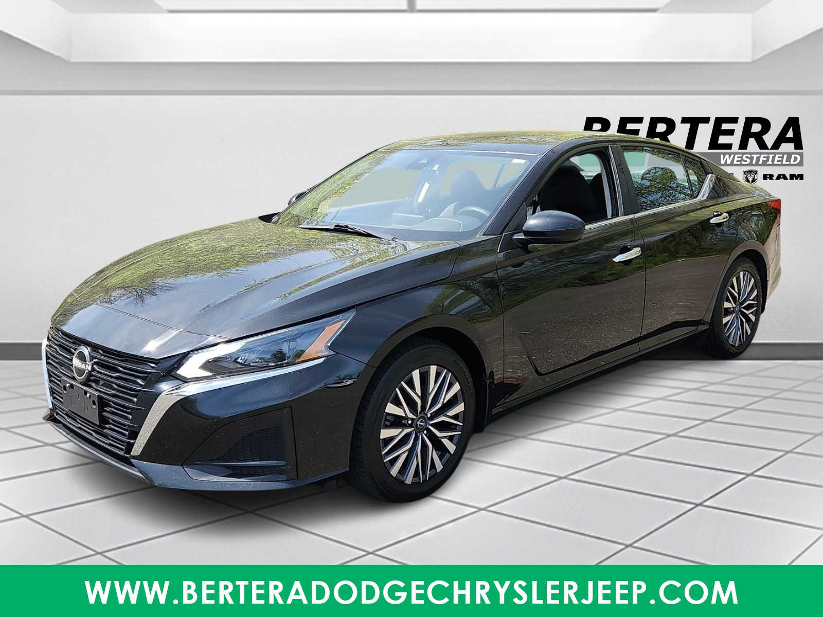 2023 Nissan Altima SV - Photo 3
