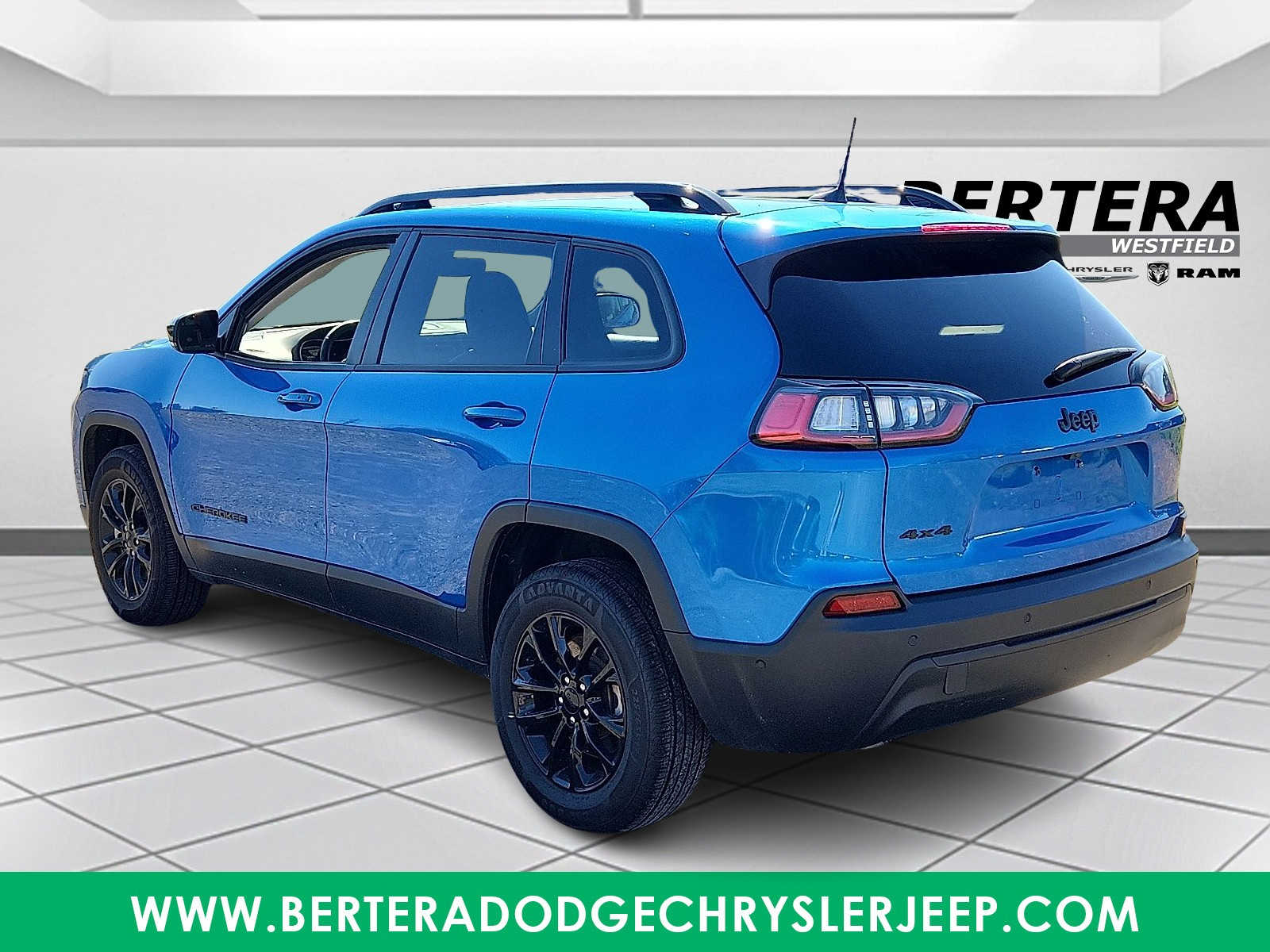2023 Jeep Cherokee Altitude Lux photo 2