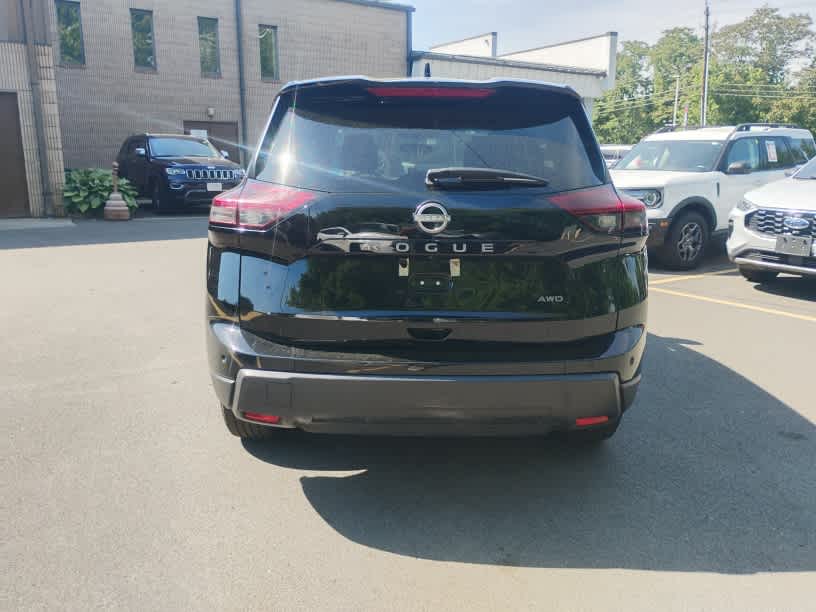 2025 Nissan Rogue SV - Photo 6
