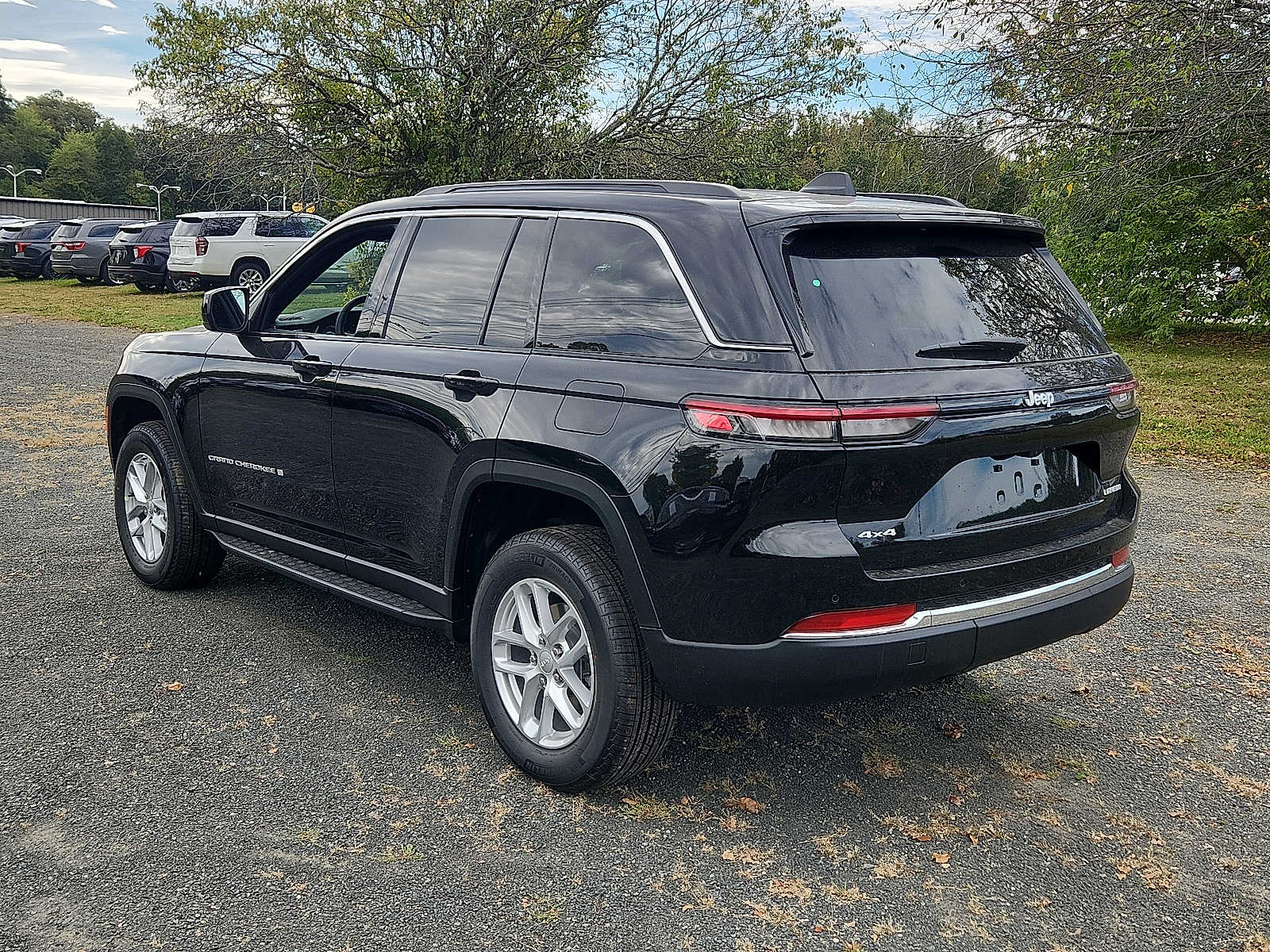 2025 Jeep Grand Cherokee Laredo photo 3
