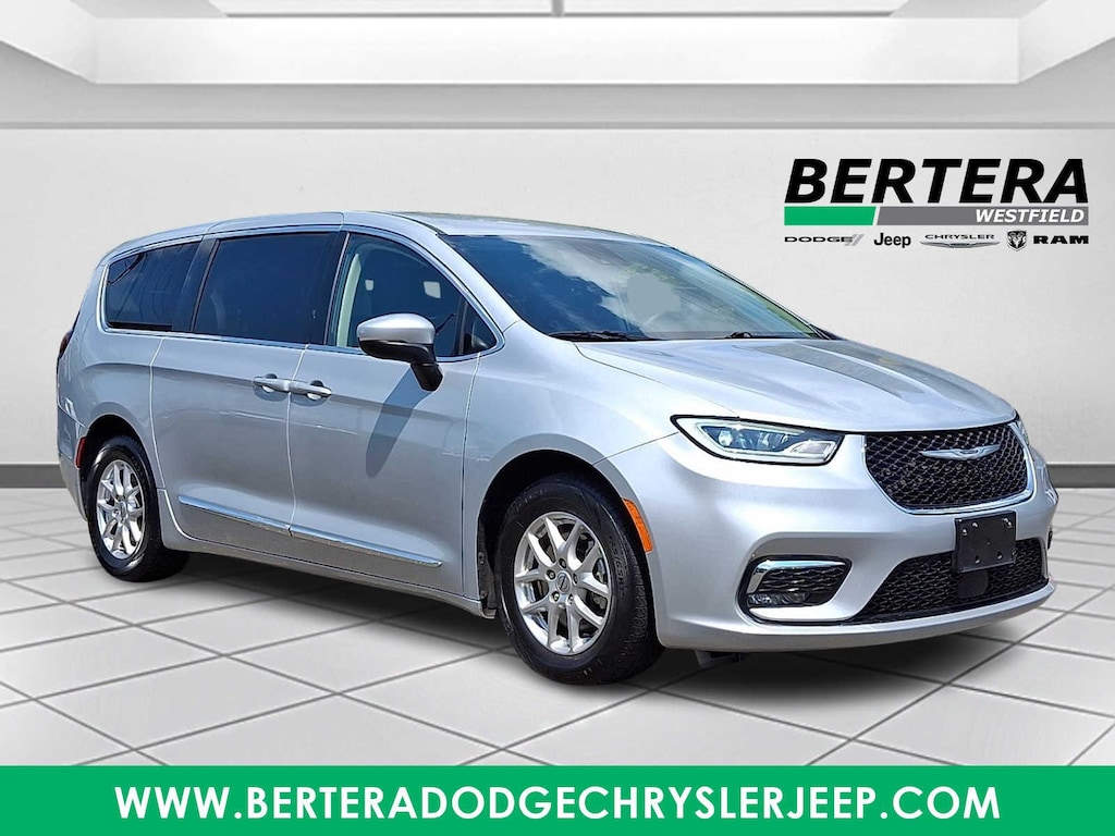 Certified 2023 Chrysler Pacifica Touring L Van Passenger Van