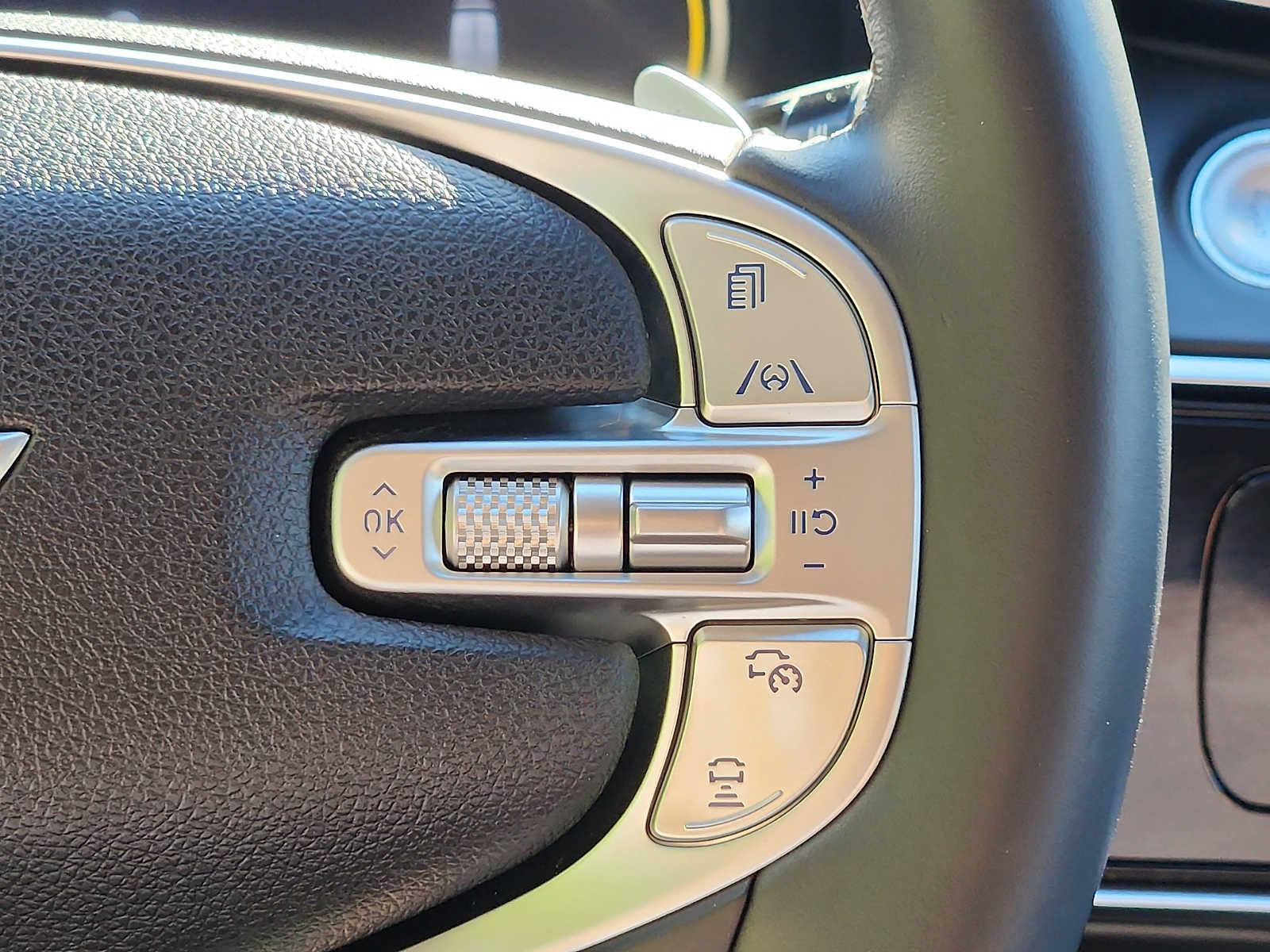 2025 GENESIS GV70 Standard - Photo 20