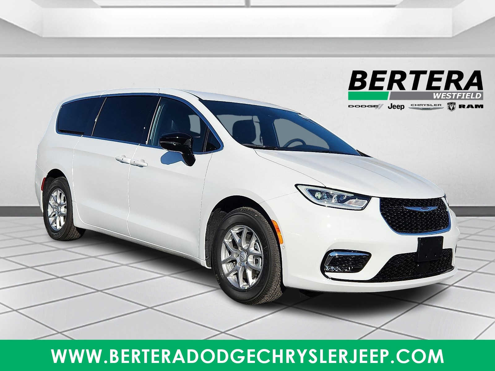 2026 Chrysler Pacifica Select's photo