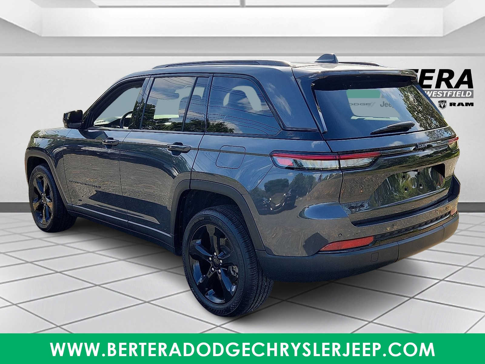 2022 Jeep Grand Cherokee Altitude - Photo 4
