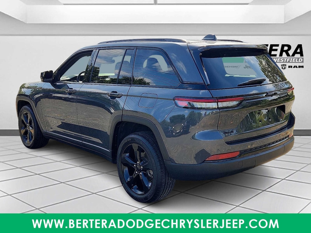 Used 2022 Jeep Grand Cherokee Altitude SUV