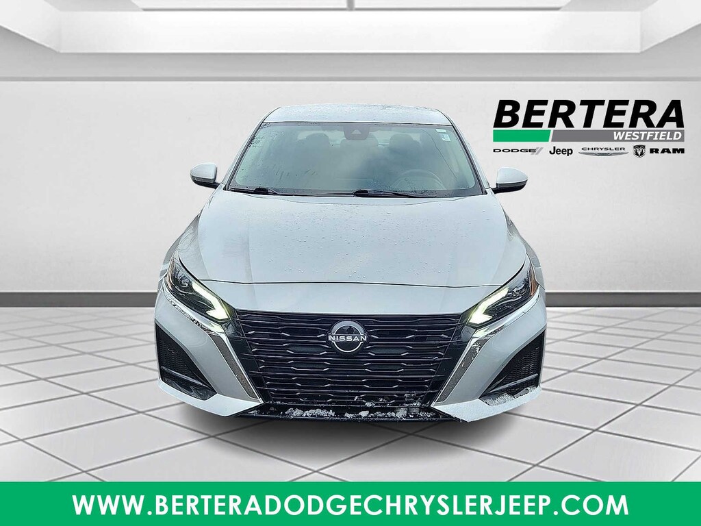 Used 2023 Nissan Altima 2.5 SV Sedan