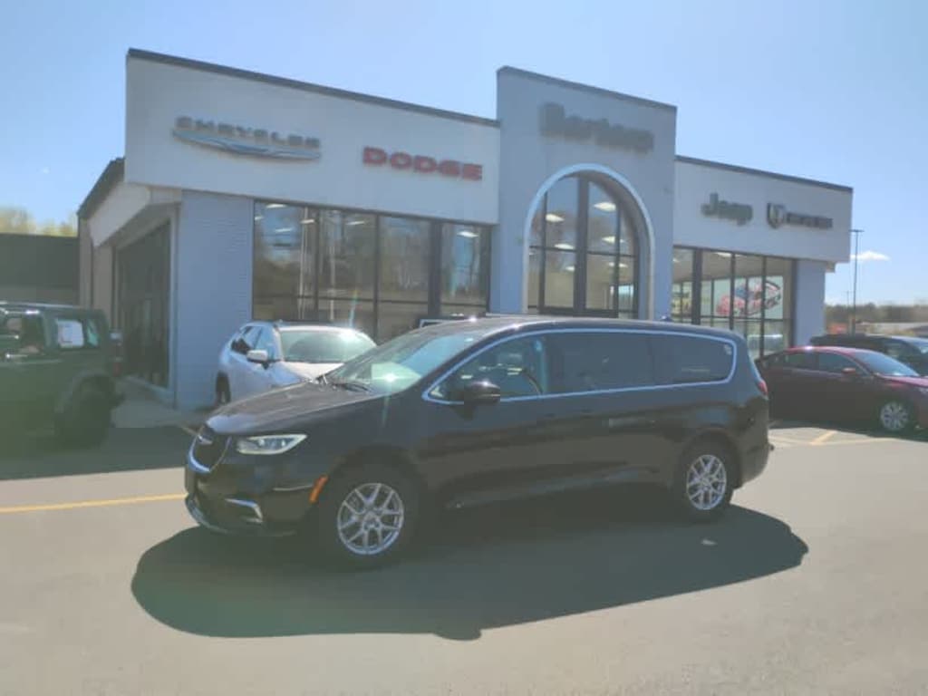Used 2024 Chrysler Pacifica Touring L Van Passenger Van