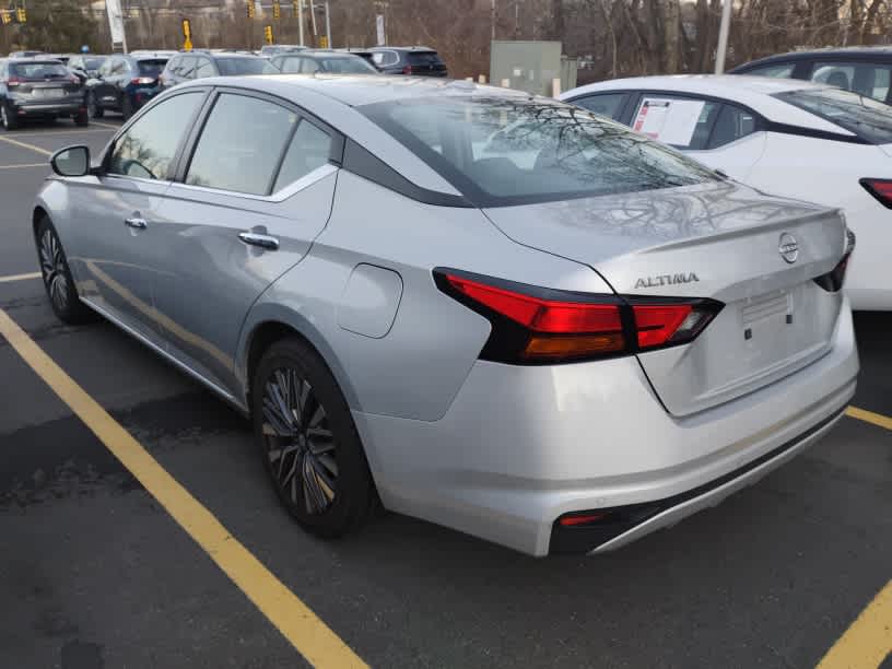 2023 Nissan Altima 2.5 SV photo 3