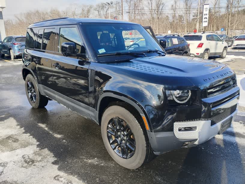 2025 Land Rover Defender S's photo