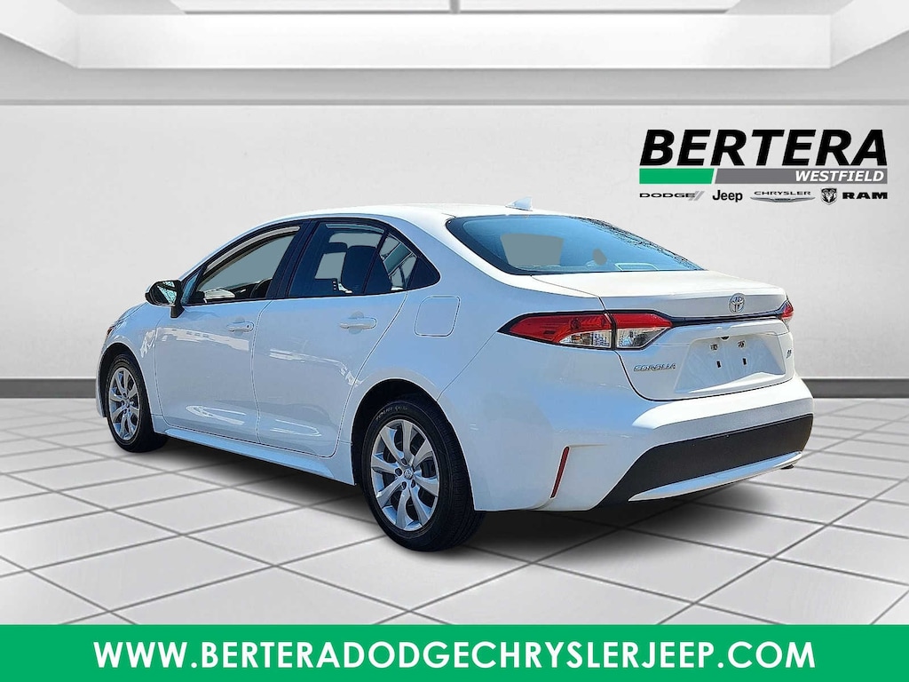 Used 2021 Toyota Corolla LE Sedan