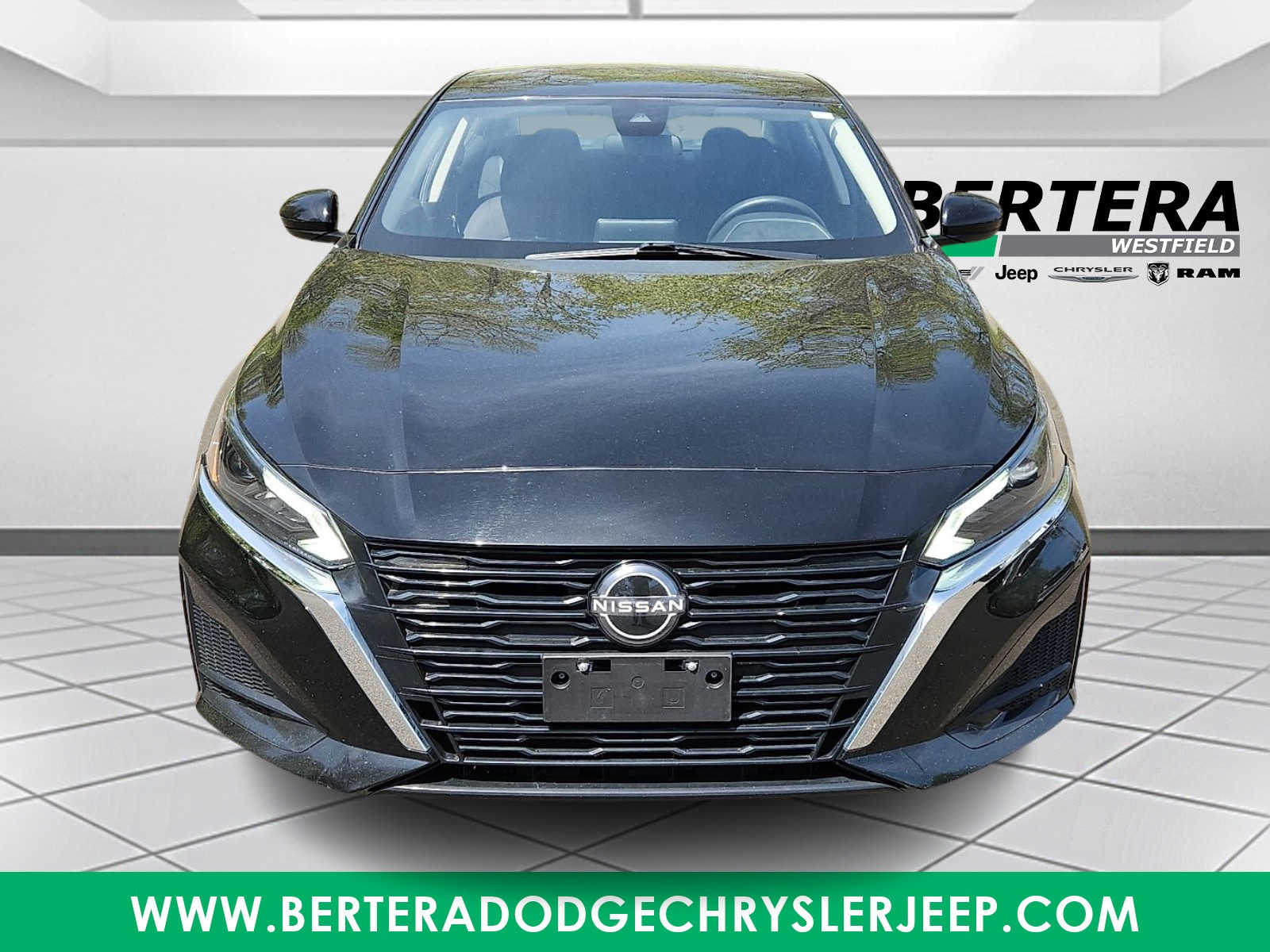 2023 Nissan Altima SV - Photo 2