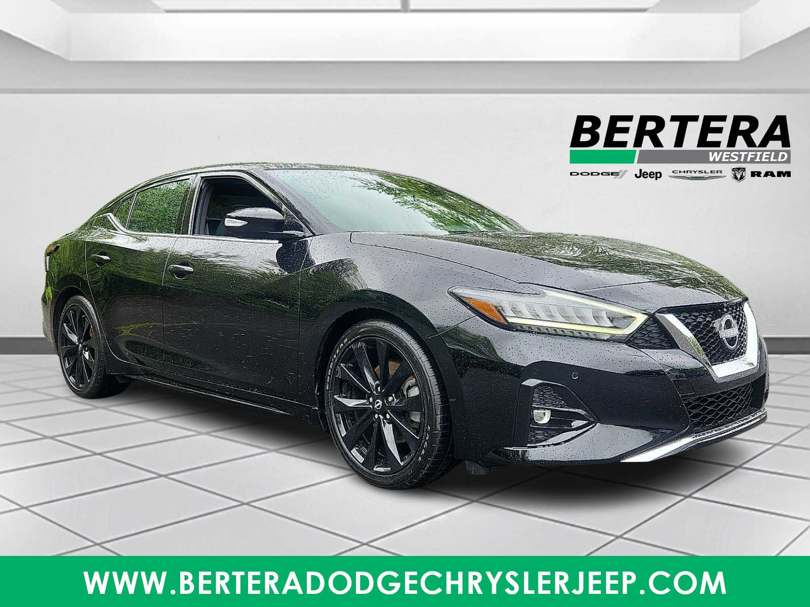 2023 Nissan Maxima SR's photo