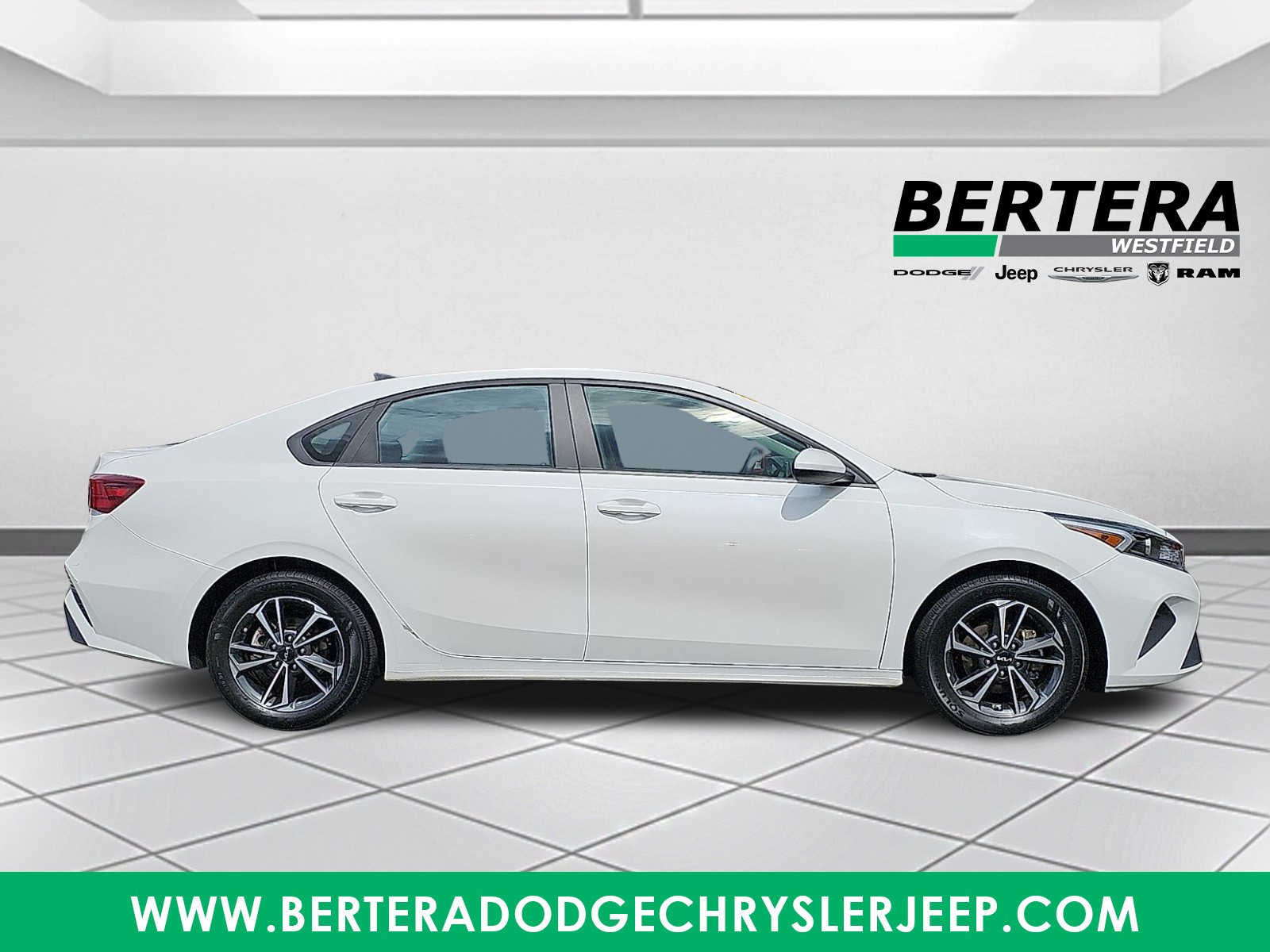 2024 Kia Forte LXS - Photo 7