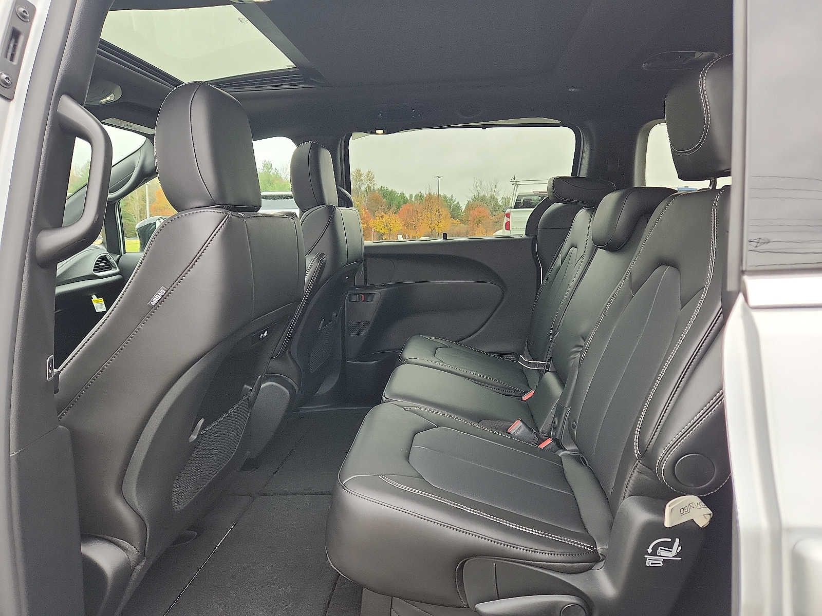 2026 Chrysler Pacifica Select - Photo 6