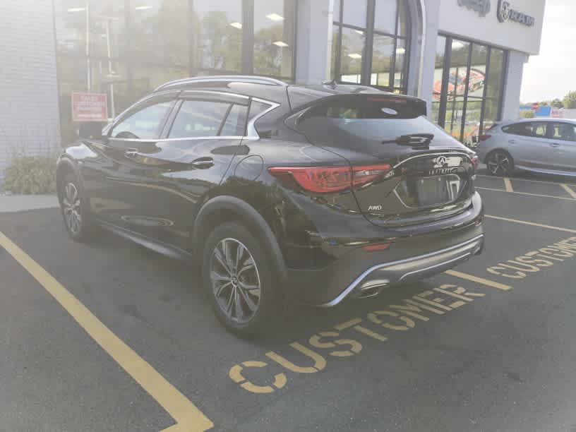 2017 Infiniti QX30 Premium photo 4