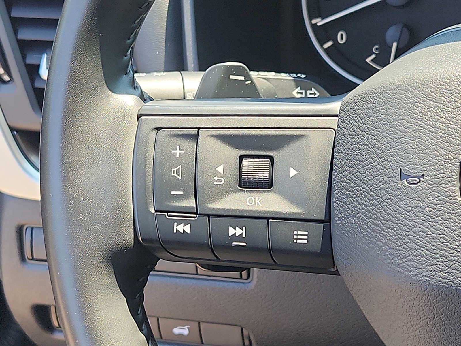 2025 Nissan Rogue SV - Photo 20