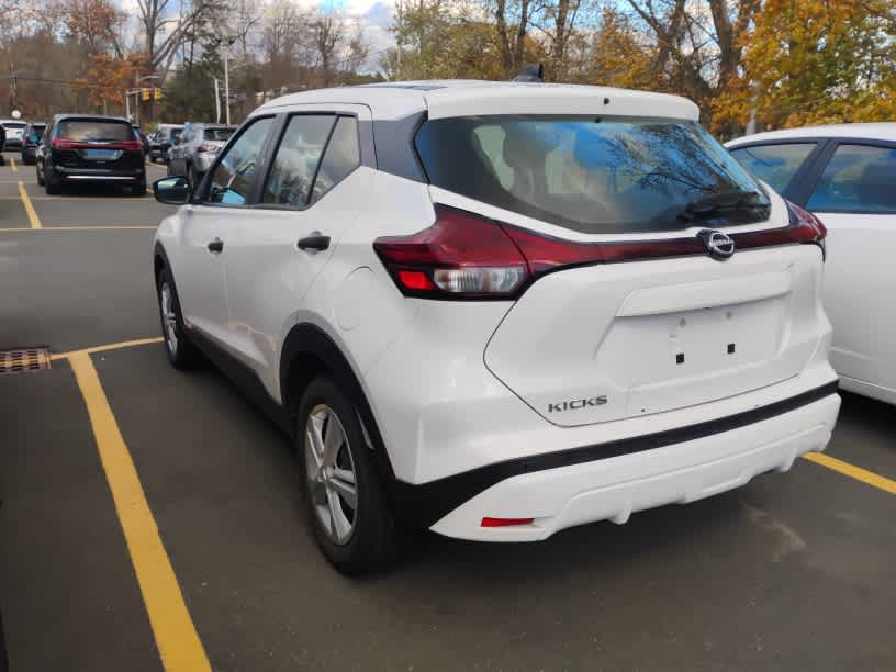 2023 Nissan Kicks S photo 2