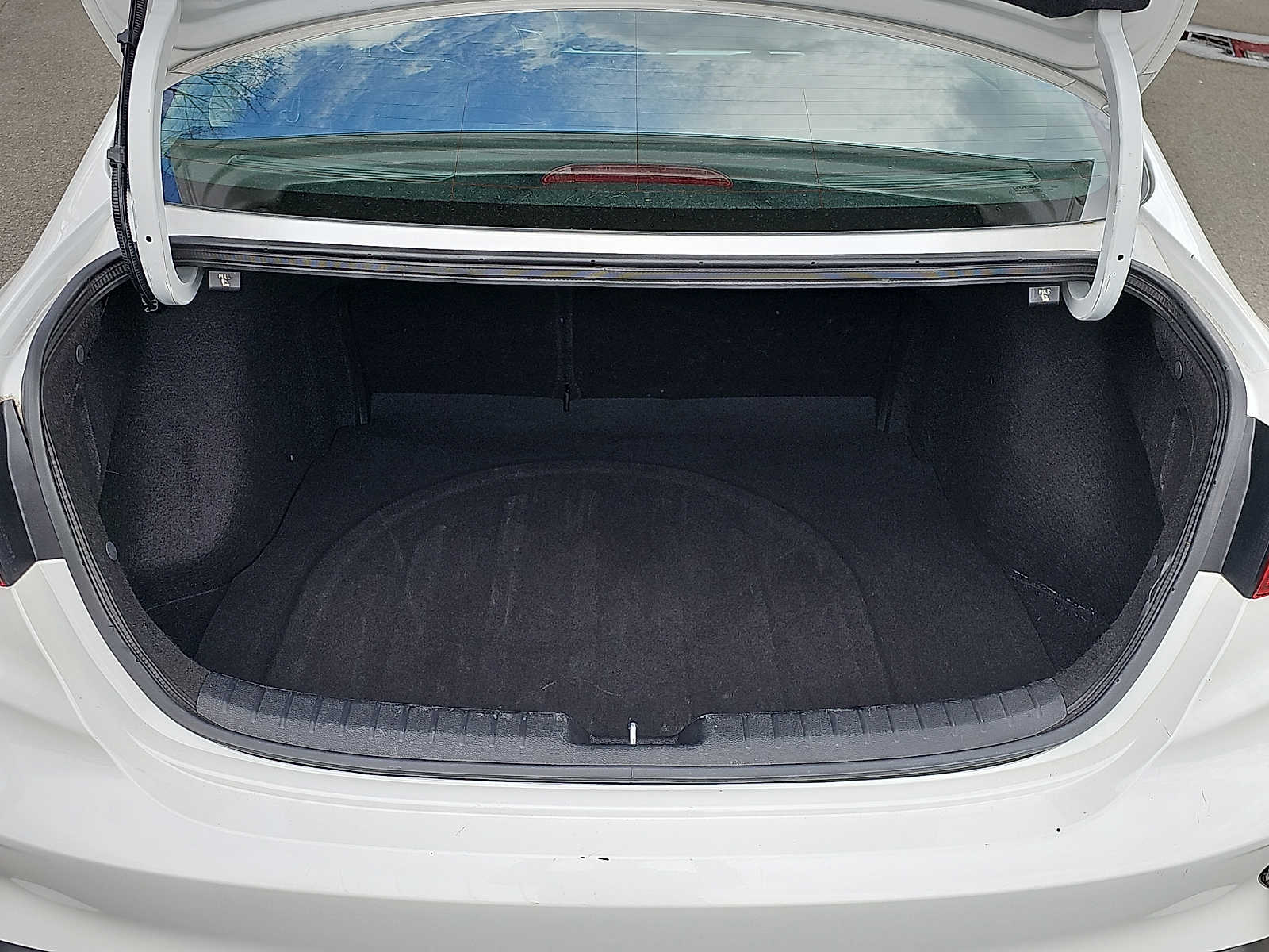 2024 Kia Forte LXS - Photo 28