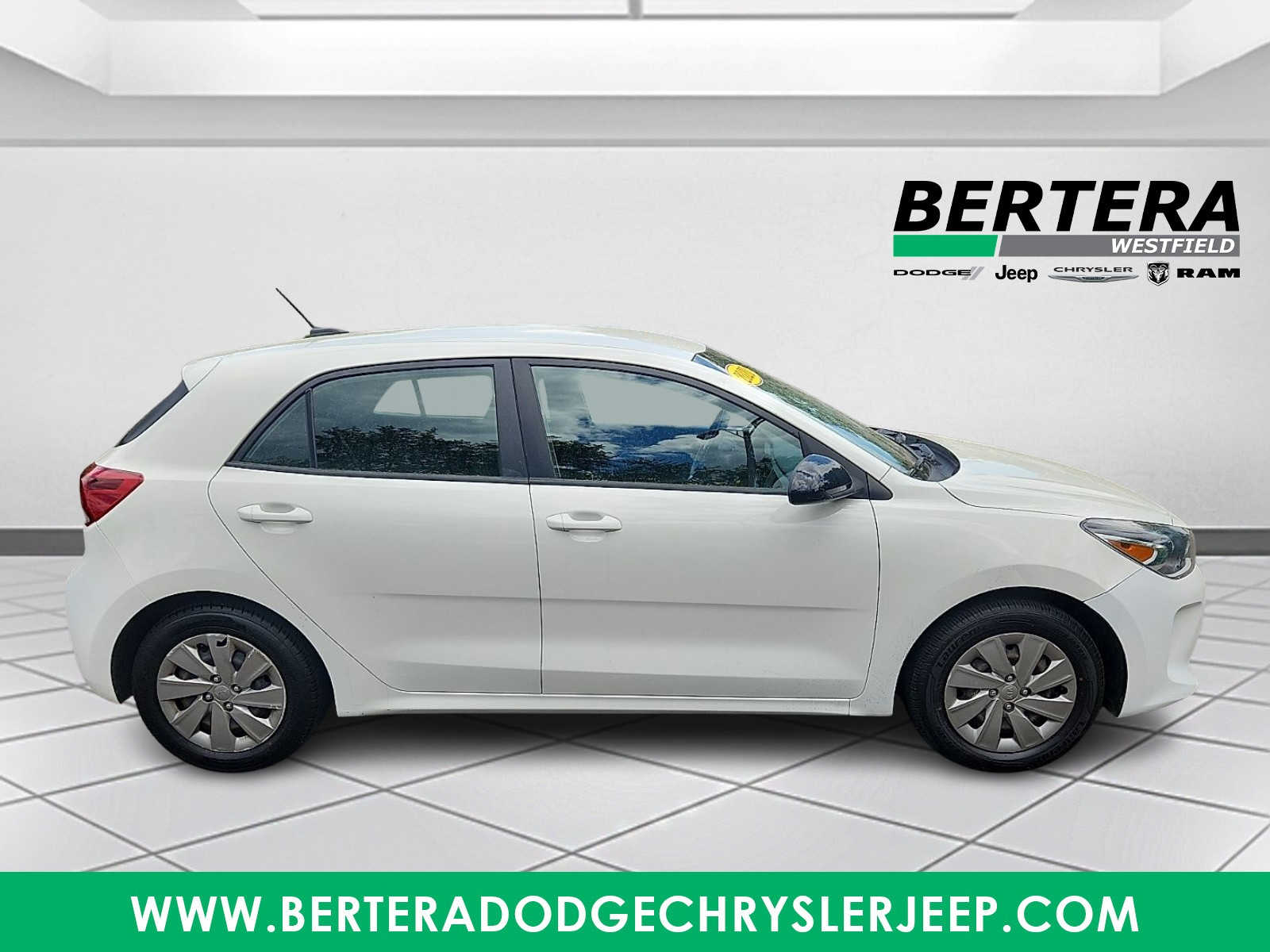 2020 Kia Rio 5-Door S - Photo 7