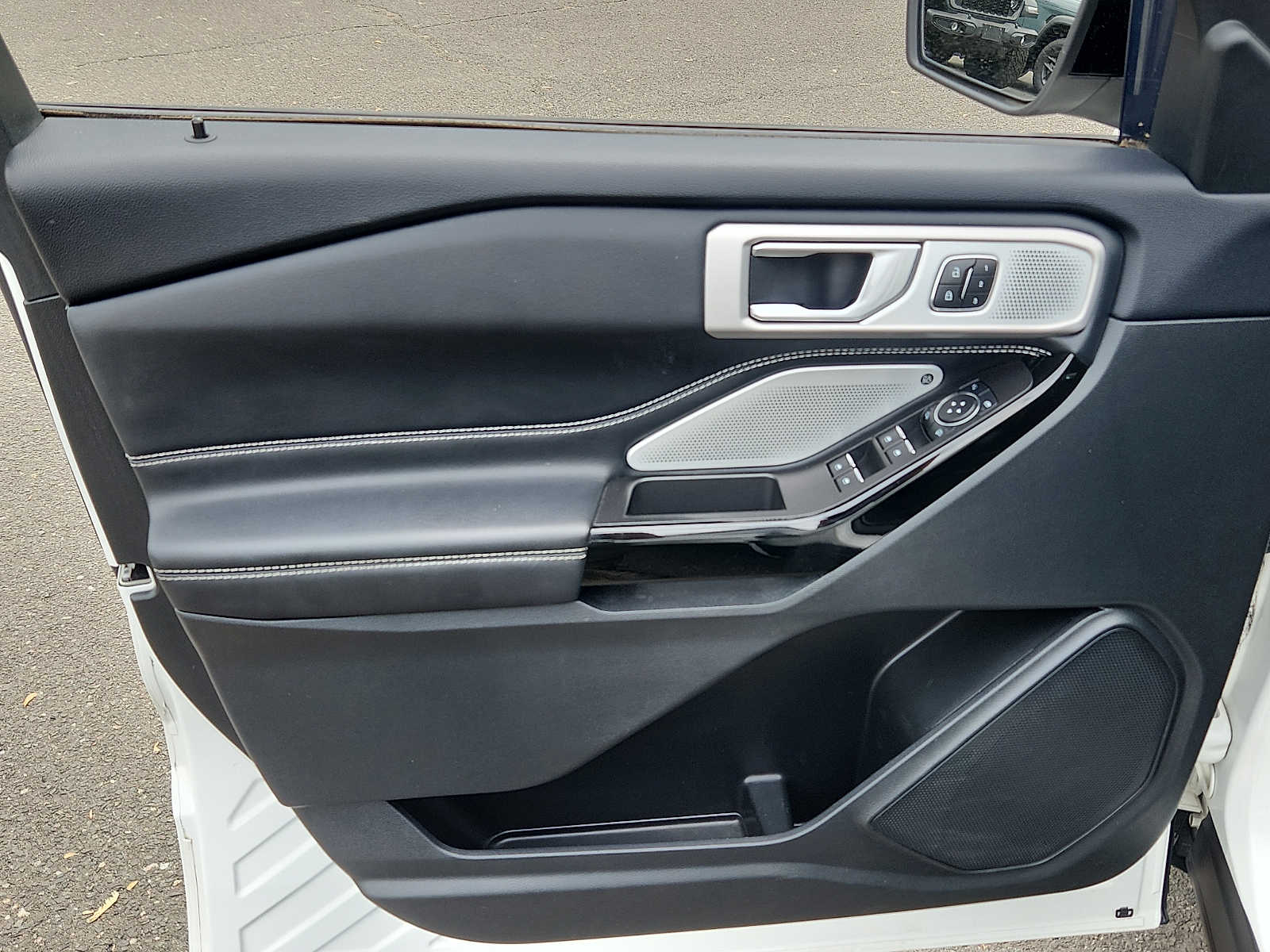 2023 Ford Explorer ST - Photo 12
