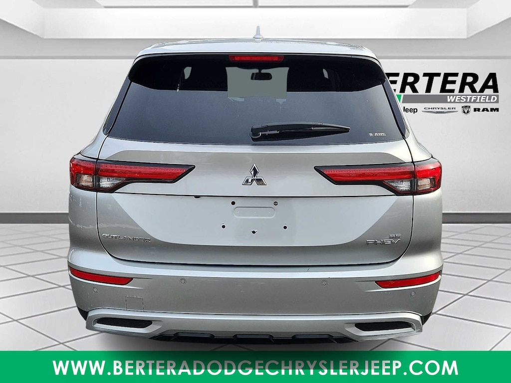 Used 2024 Mitsubishi Outlander Plug-In Hybrid SE SUV